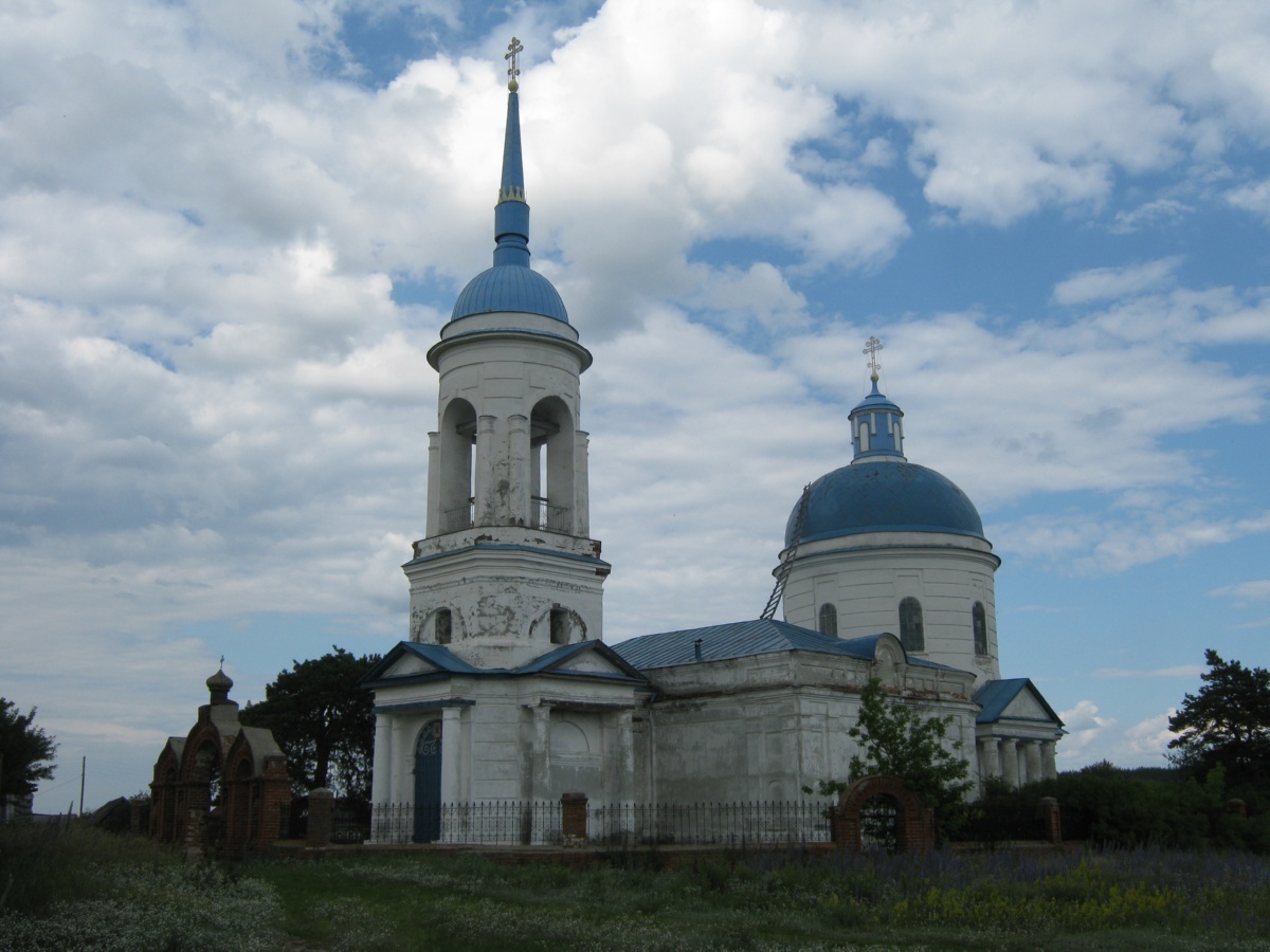 Крестовоздвиженская церковь в Тарлаково Кузнецкого района