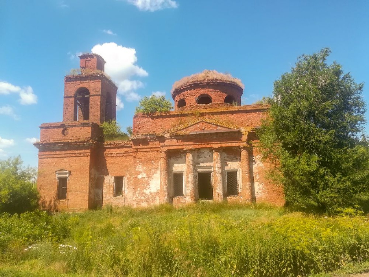 Село Байка Пензенской области. Руины церкови Космы и Дамиана