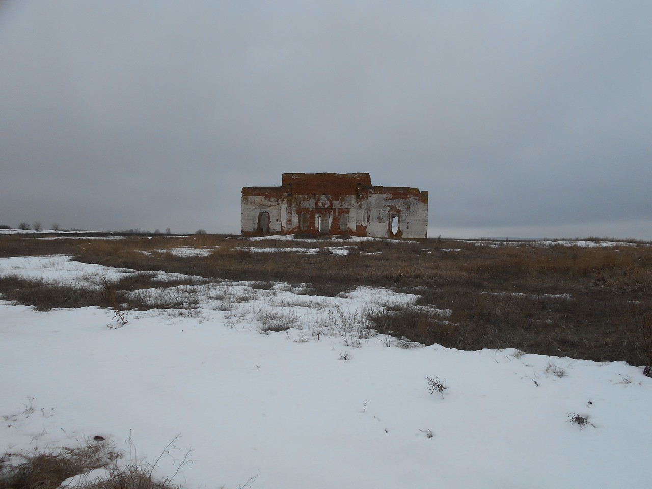 Разрушенный храм села Малая Осиновка Аткарского района