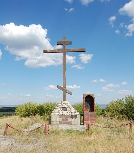 Поклонный крест в селе Подлесное