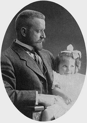 Александр Медем с дочерью Еленой. 1910-е гг.
