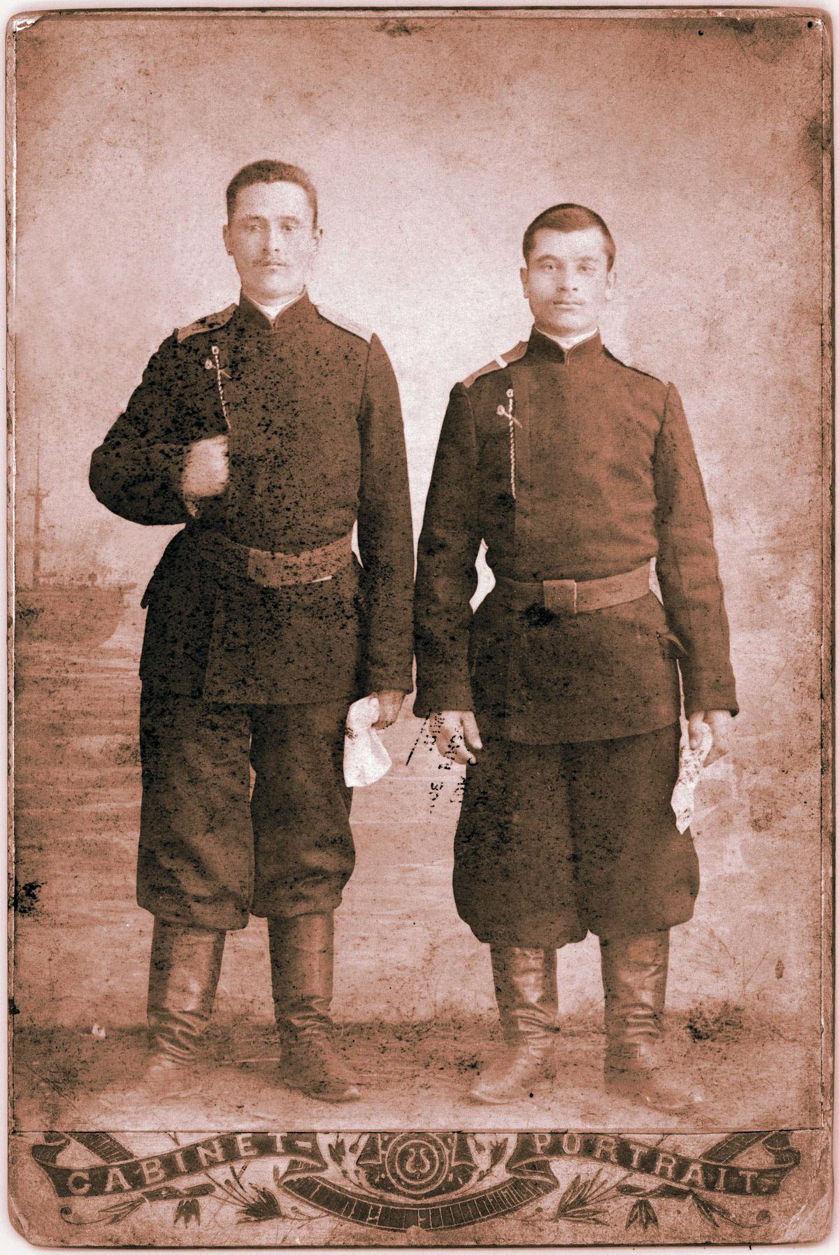 Дмитрий Яковлевич Разуваев (слева) на Первой мировой войне