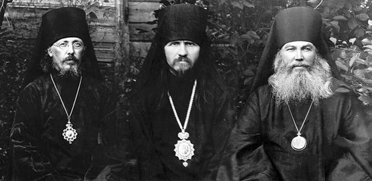 Епископ Андрей (Комаров), архиепископ Фаддей (Успенский), епископ Петр (Соколов), г. Кузнецк, 1927 год. (Фото из открытых интернет-источников).