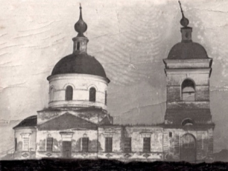   Храм села Григорьевка Петровского района после закрытия.