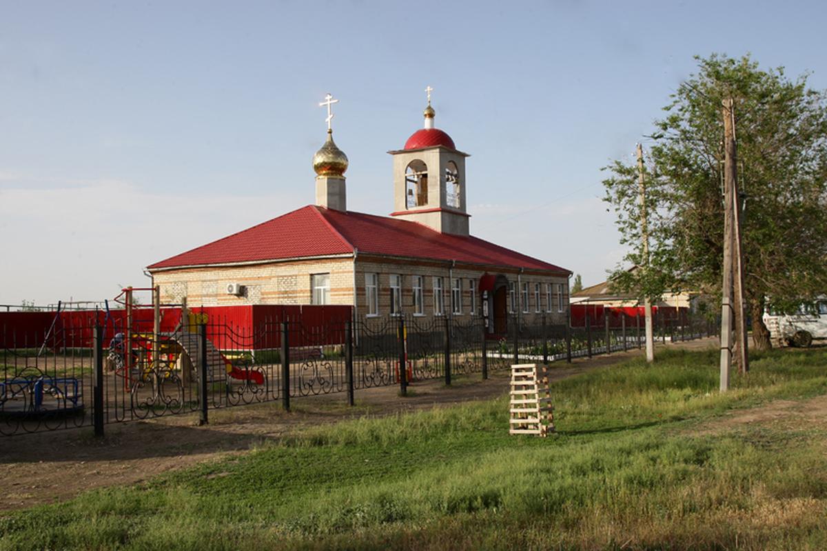 Михаило-Архангельский храм в селе Питерка