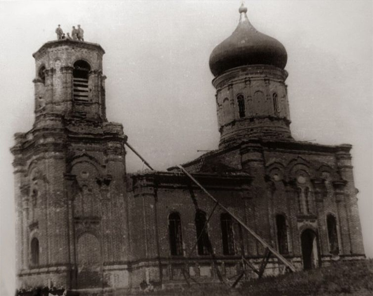  Успенская церковь села Потьма в 1960-х годах.