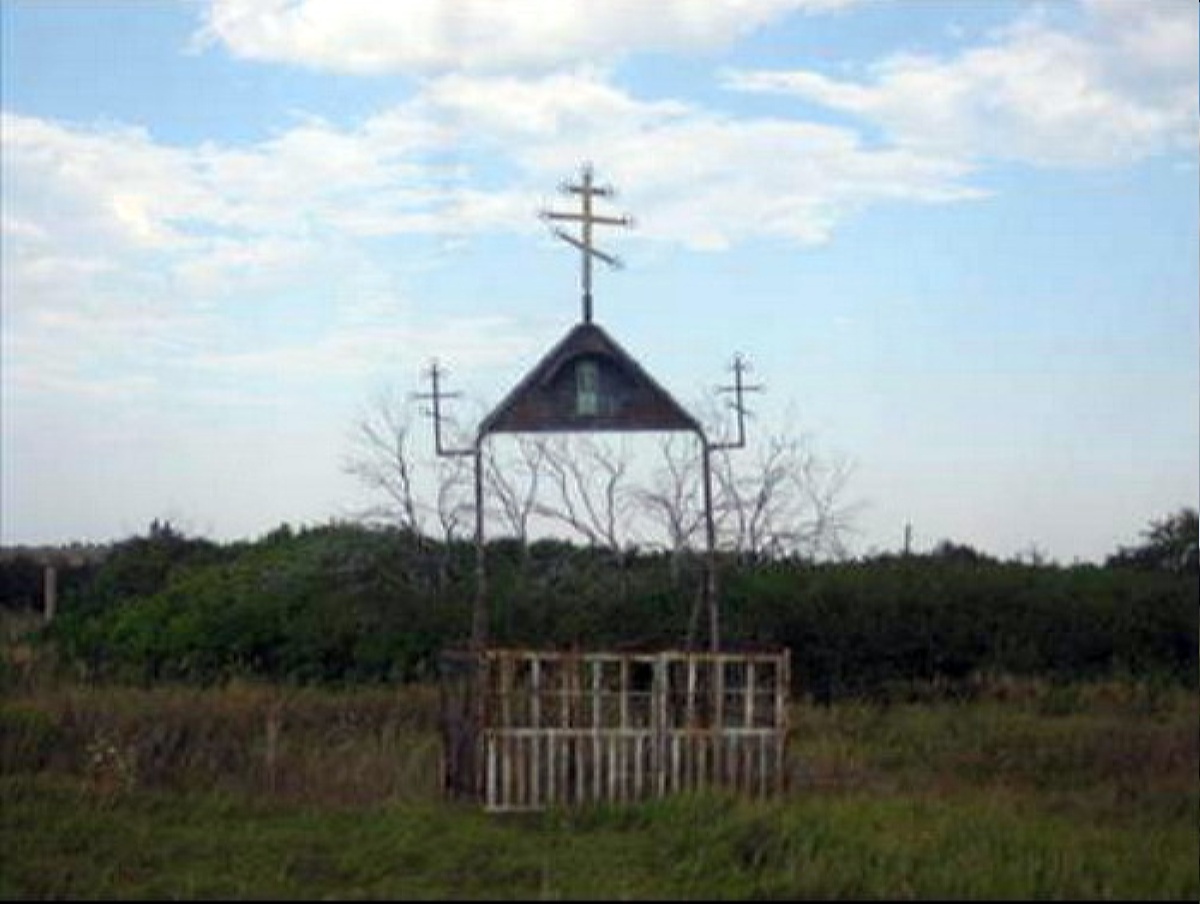 Памятный знак на месте церкви в Змиевке Ртищевского района