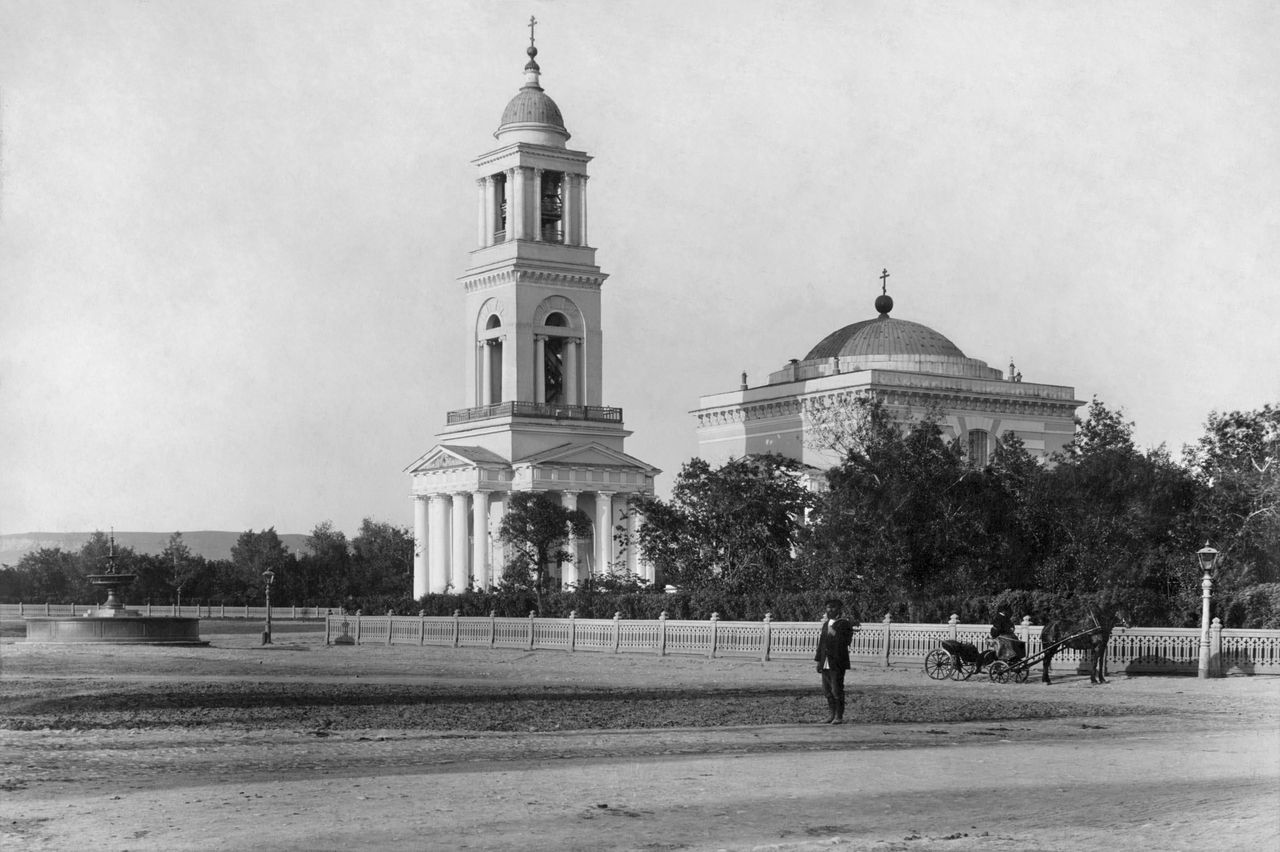 Александро-Невский кафедральный собор г.Саратова (ныне стадион 