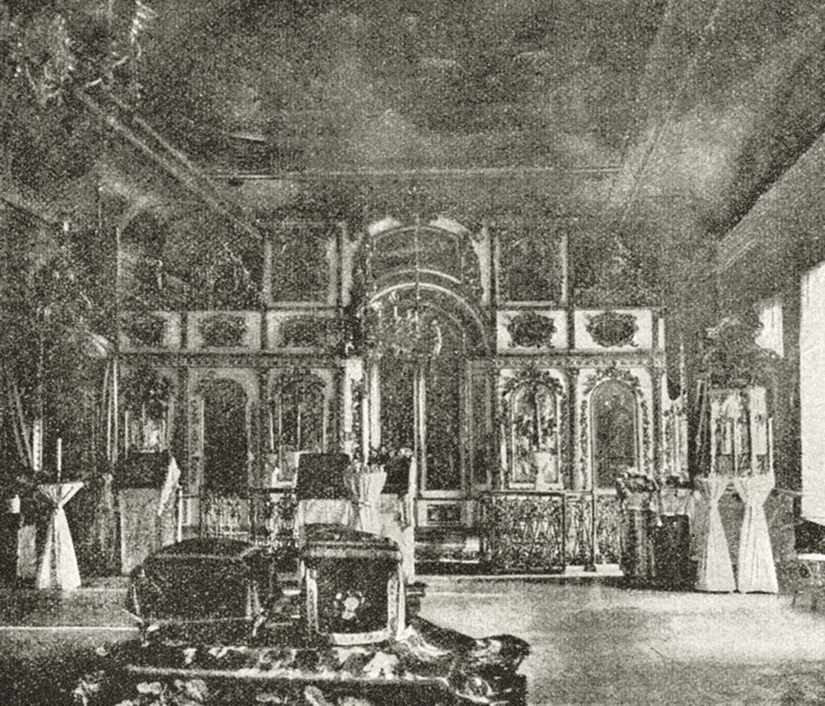 Интерьер Крестовой церкви в Саратовском архиерейском доме
