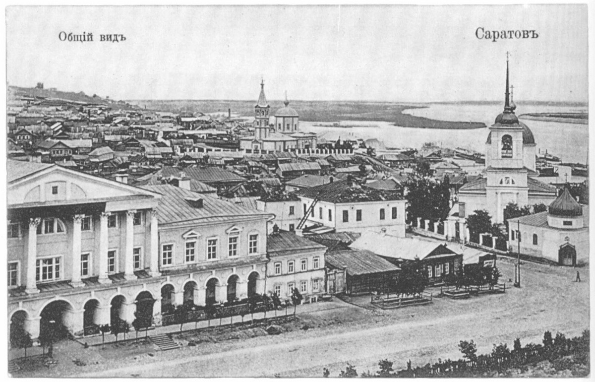 Старо-Казанский храм (справа) г.Саратова