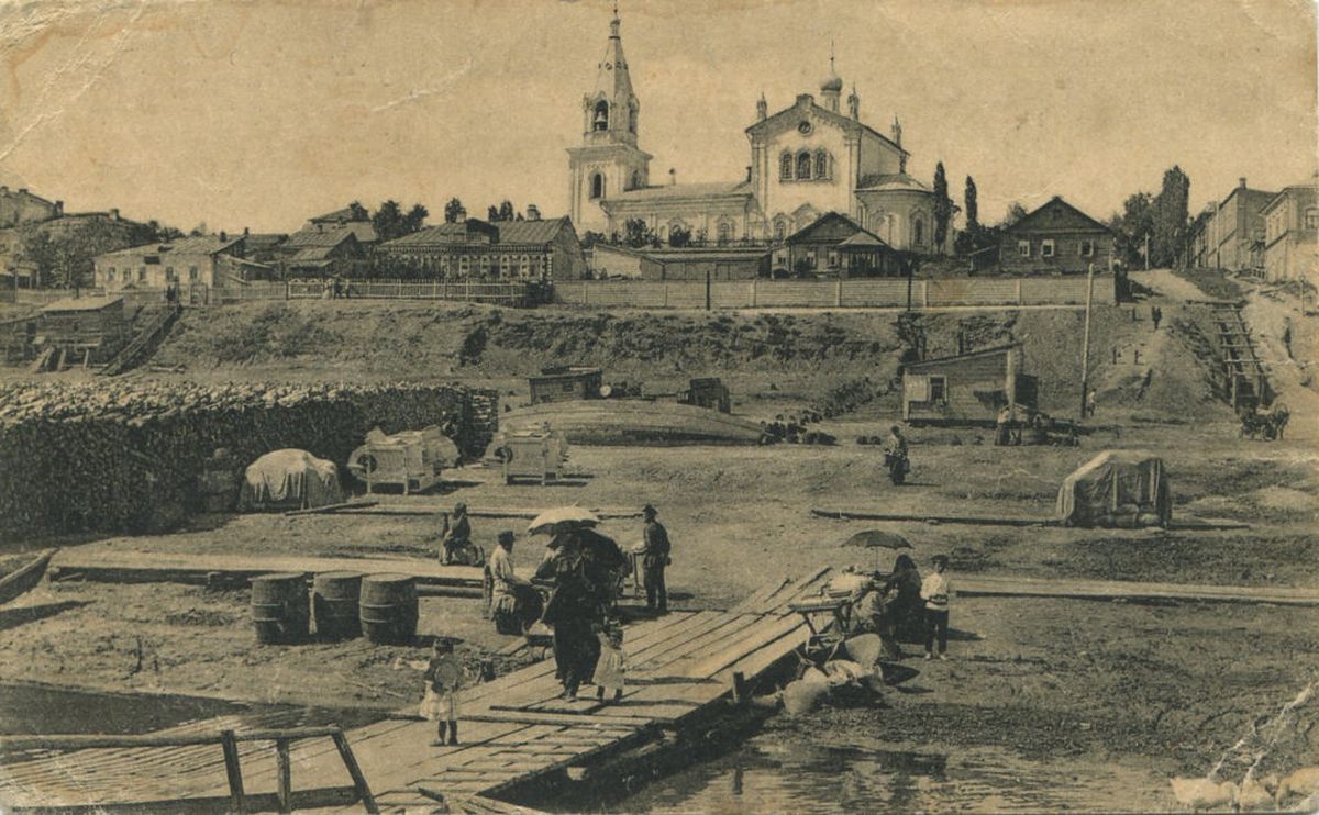  Старо-Покровская (Введенская) церковь на углу улиц Лермонтова и Григорьева (Революционной) в г.Саратове